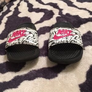 Size 7 Nike slides